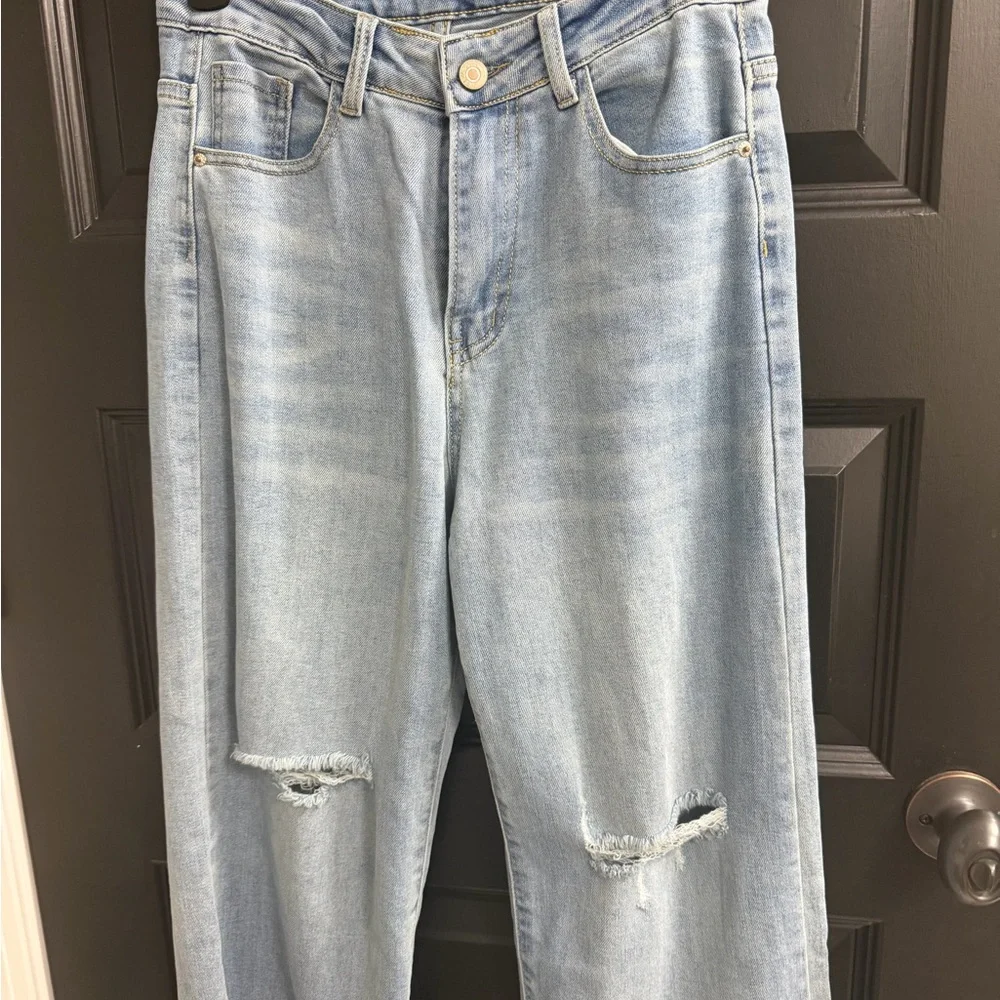 Light Wash Straight Leg Jeans – Size 6 – Raw Hem – Distressed Knees - Picture 4 of 9